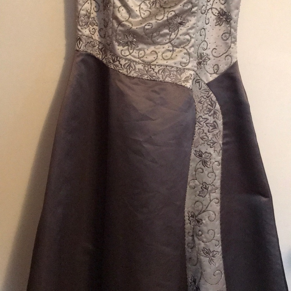 Alyce Embroidered gown - Picture 3 of 8